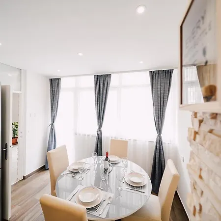 Appartement Leo Near Bridge