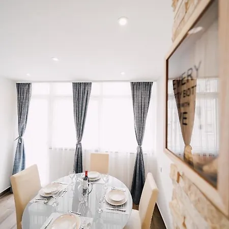 아파트 Leo Near Bridge 자다르