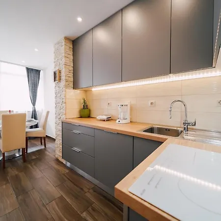 Leo Near Bridge * 자다르