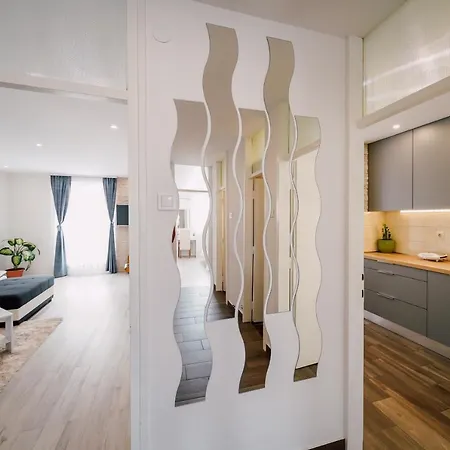 아파트 Leo Near Bridge 자다르