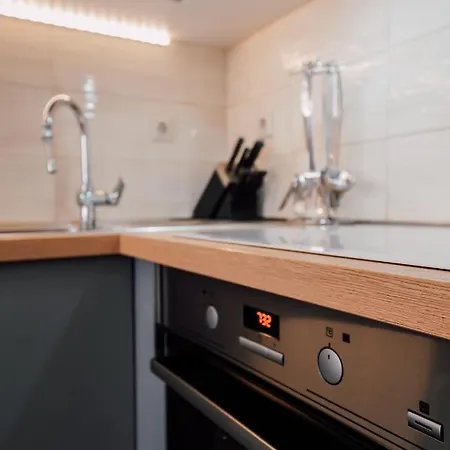 Leo Near Bridge * 자다르