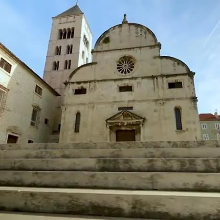 아파트 Leo Near Bridge 자다르