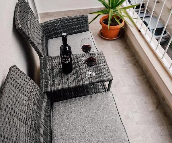 Apartment Leo Near Bridge *