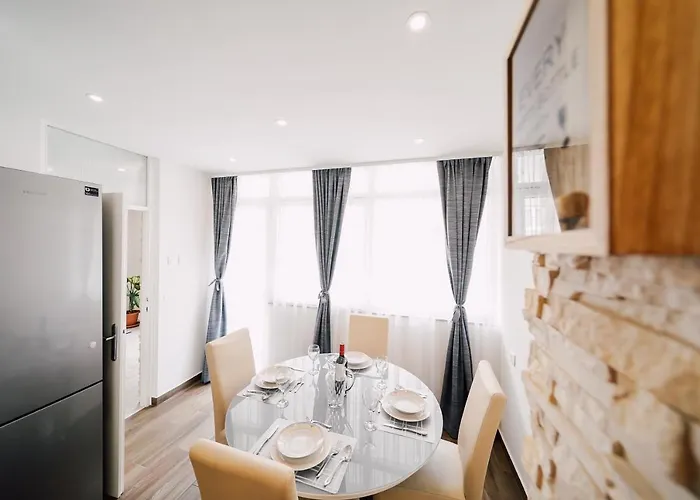 Apartment Leo Near Bridge