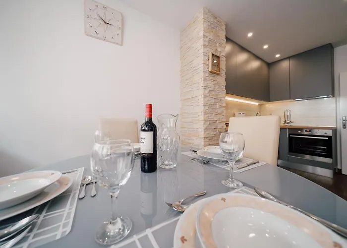 Apartment Leo Near Bridge Zadar