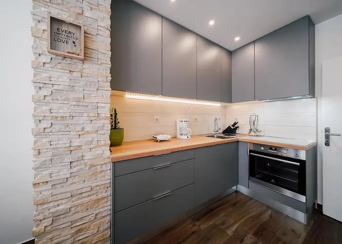 Leo Near Bridge Apartment Zadar