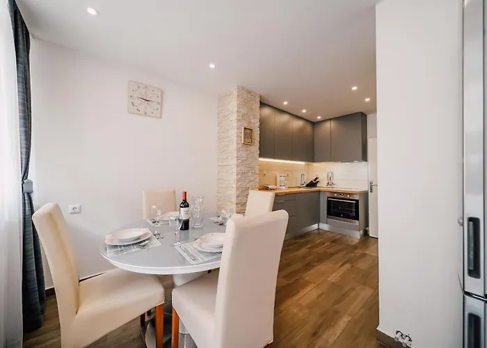 Apartment Leo Near Bridge *