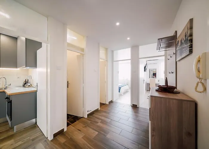 Apartment Leo Near Bridge