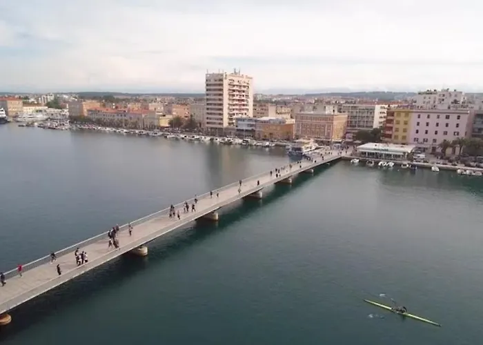 Apartment Leo Near Bridge