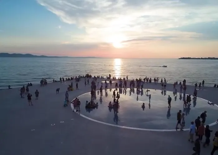 Leo Near Bridge Apartment