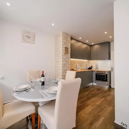 Apartment Leo Near Bridge *