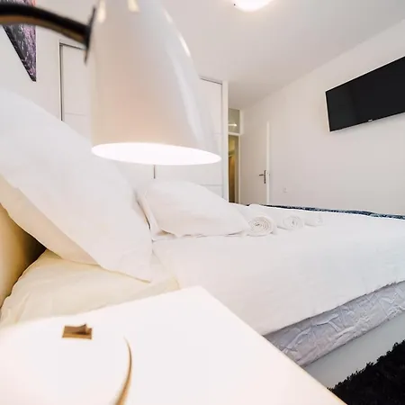 Apartment Leo Near Bridge