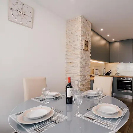 Apartment Leo Near Bridge