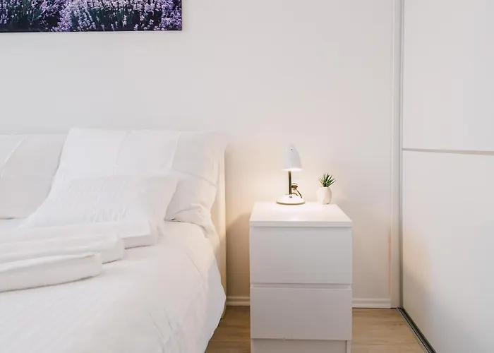 Leo Near Bridge דירה *