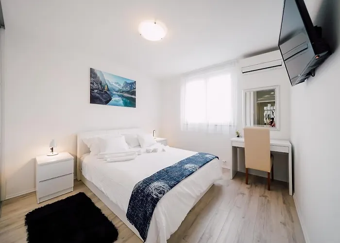 Leo Near Bridge דירה זאדאר